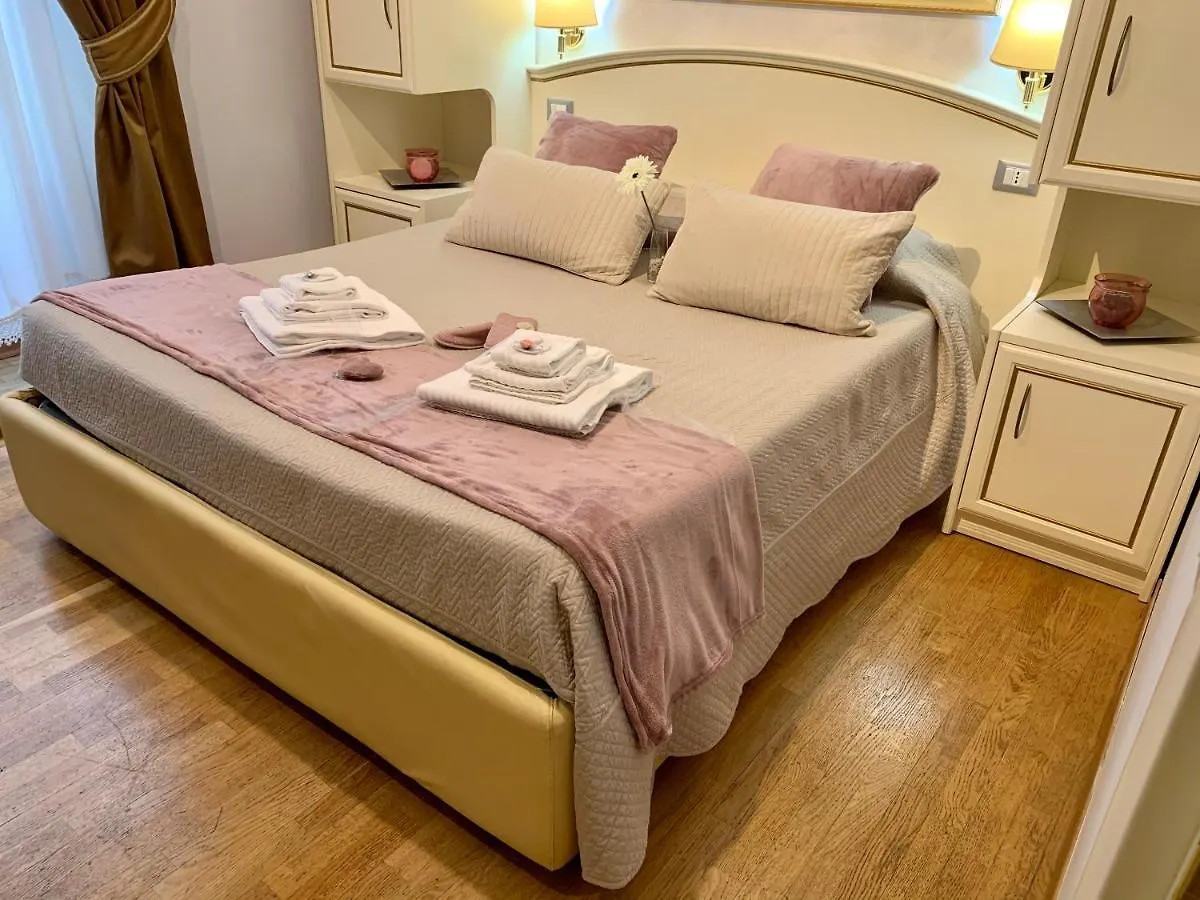 Bed and Breakfast Domus Via Veneto Řím